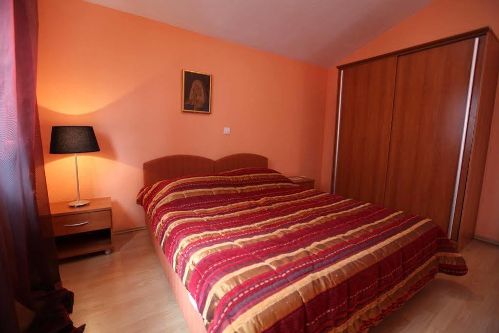 Apartments Salona Trogir Ngoại thất bức ảnh